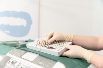 Detailaufnahme Dentalinstrumente | Zahnarztpraxis Kamberci in Olpe